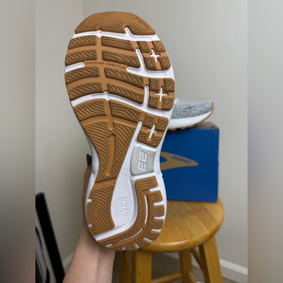 Brooks Adrenaline GTS 23 Running Shoes Women’s 9 NIB - Picture 5 of 11